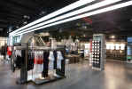 Real Madrid Adidas Store.JPG (1019935 bytes)
